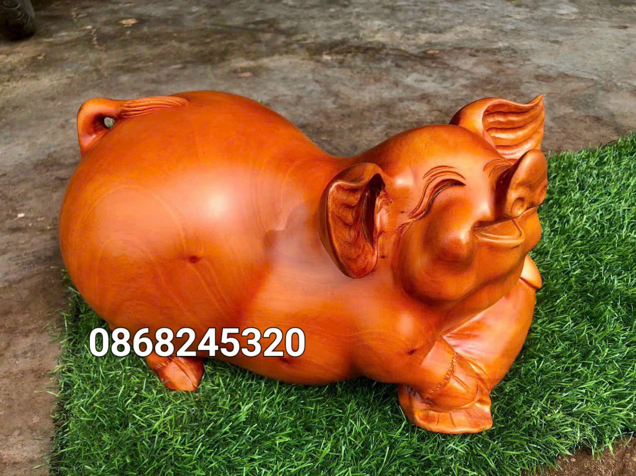 Tượng con heo (lợn ) phong thủy tài lộc bằng gỗ hương đá kt 35×22cm 