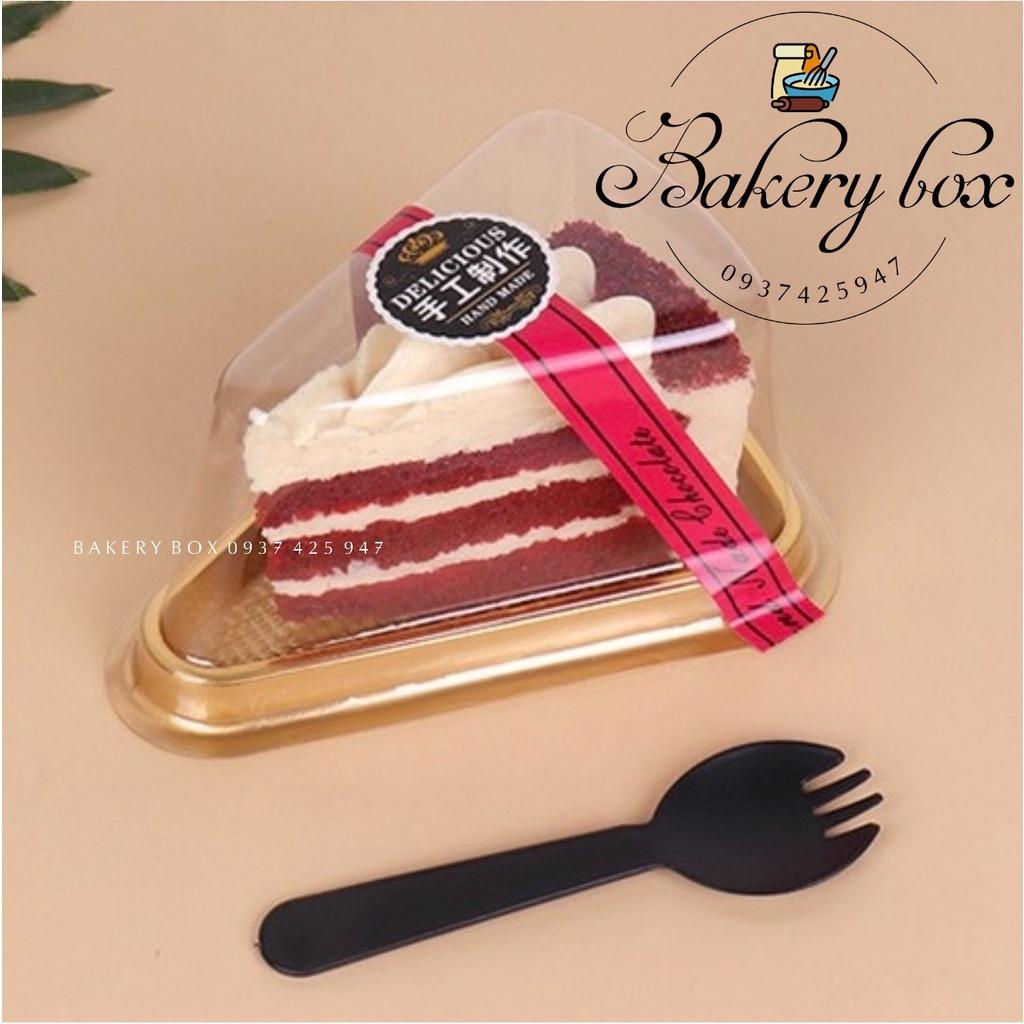 Hộp Tam Giác A03 Đế Vàng Đựng Bánh Kem - Cheese Cake - Red Velvet - Bánh Crepe Nhiều Tầng