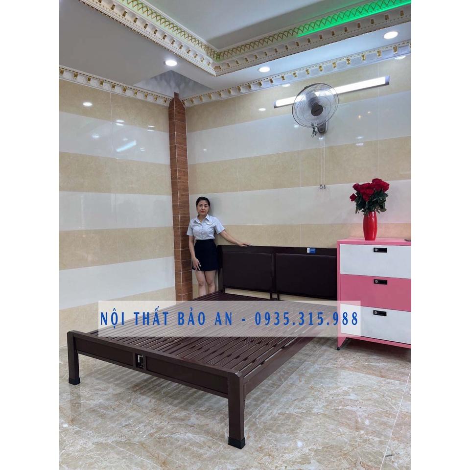 Giường sắt khung hộp kiểu mới bọc simili - Kích thước 1m6x2m