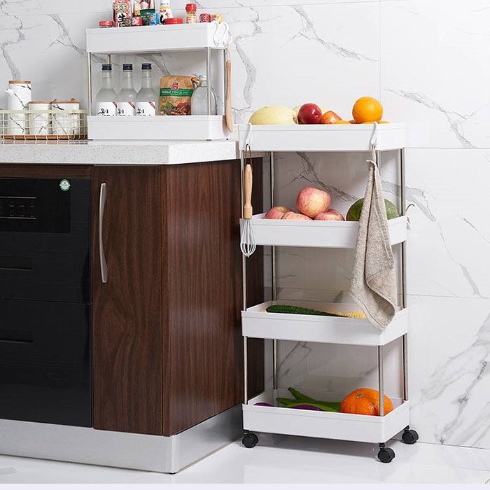 Kệ để đồ dùng đa năng làm từ nhựa PP 4 tầng có bánh xe, có lỗ thoát nước, có 4 móc treo đồ tiện dụng mới 2021 + tặng một tạp dề hoa cúc - Màu ngẫu nhiên