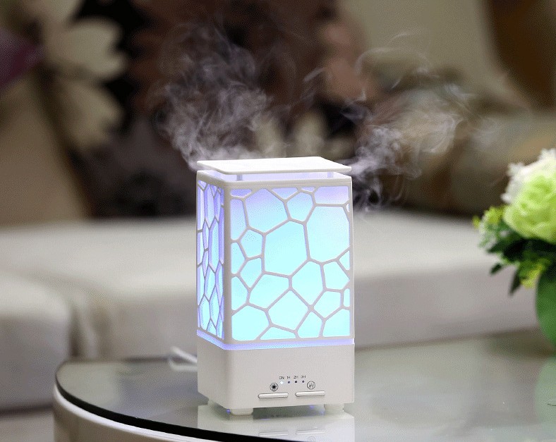 Máy xông tinh dầu, phun sương cao cấp hình trụ vuông + 1 lọ tinh dầu