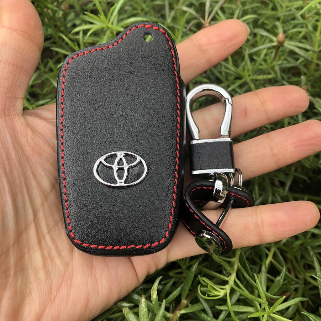 Bao da, ốp móc chìa khóa  dành cho TOYOTA Corolla Cross cam kết da thật siêu bền, có logo kim loại nổi