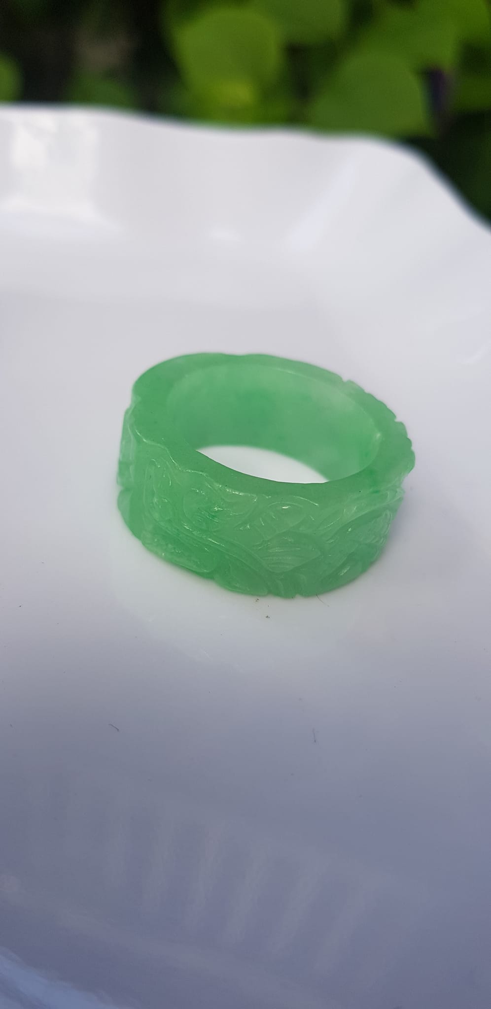 Nhẫn Nam Bản Vuông Trạm Rồng Đẹp Size Nhẫn Ni 22mm x Cao 11mm x Dầy 4mm Màu Xanh Ngọc Cẩm ThạchTươi đẹp ạ