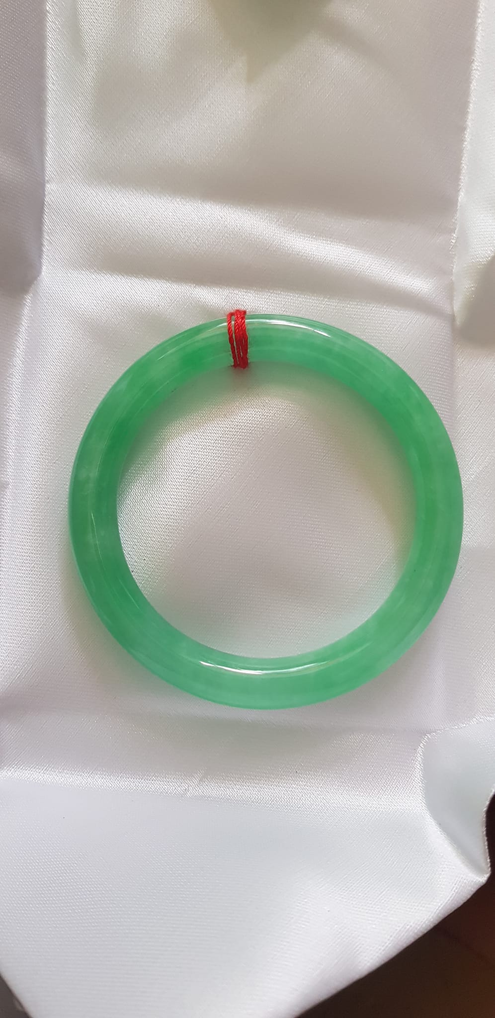 Vòng cẩm thạch A Đẹp mới 52mm Ni 52mm x cọng 8mm Màu xanh tươi sáng sang nhìn đẹp xinh lắm Nữ mệnh Mộc mệnh Hỏa mệnh Thủy 50kg - 54kg đeo vừa đẹp ạ