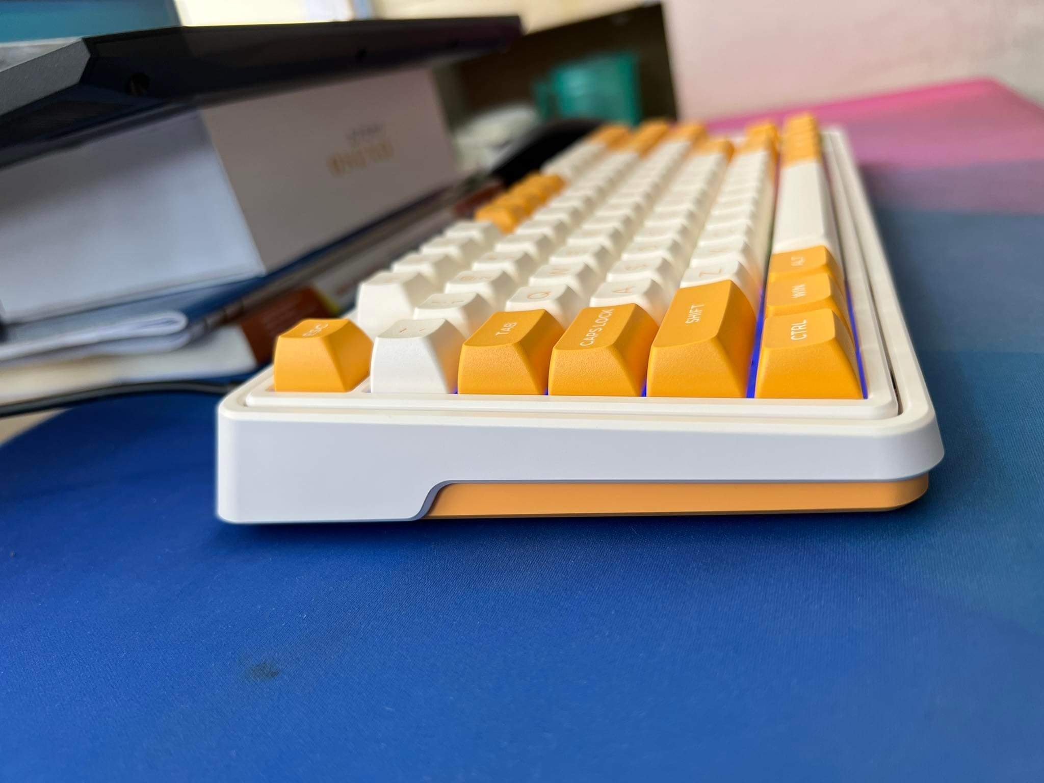 Bàn phím máy tính FL-Esports CMK87SAM Yellow & White 3 Mode _Mới, hàng chính hãng