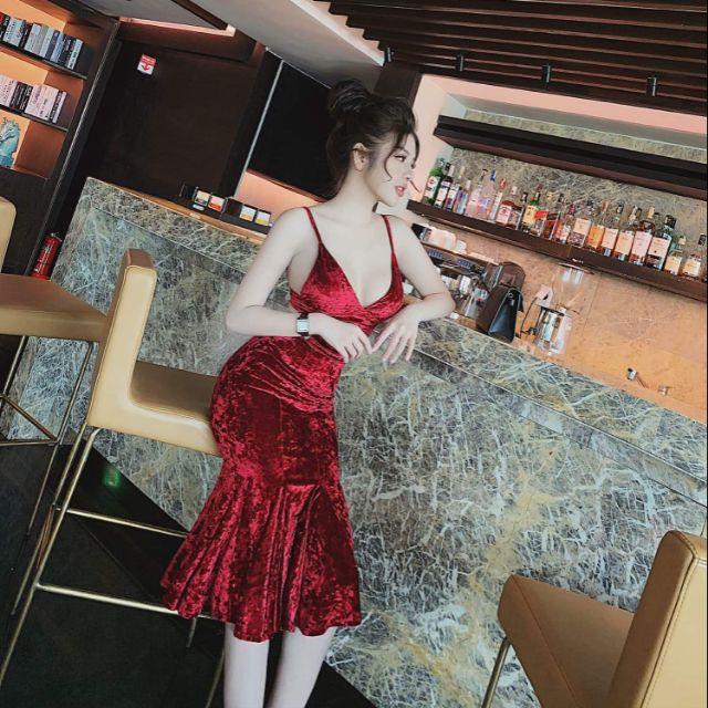 Đầm body 2 dây hở lưng bèo lai