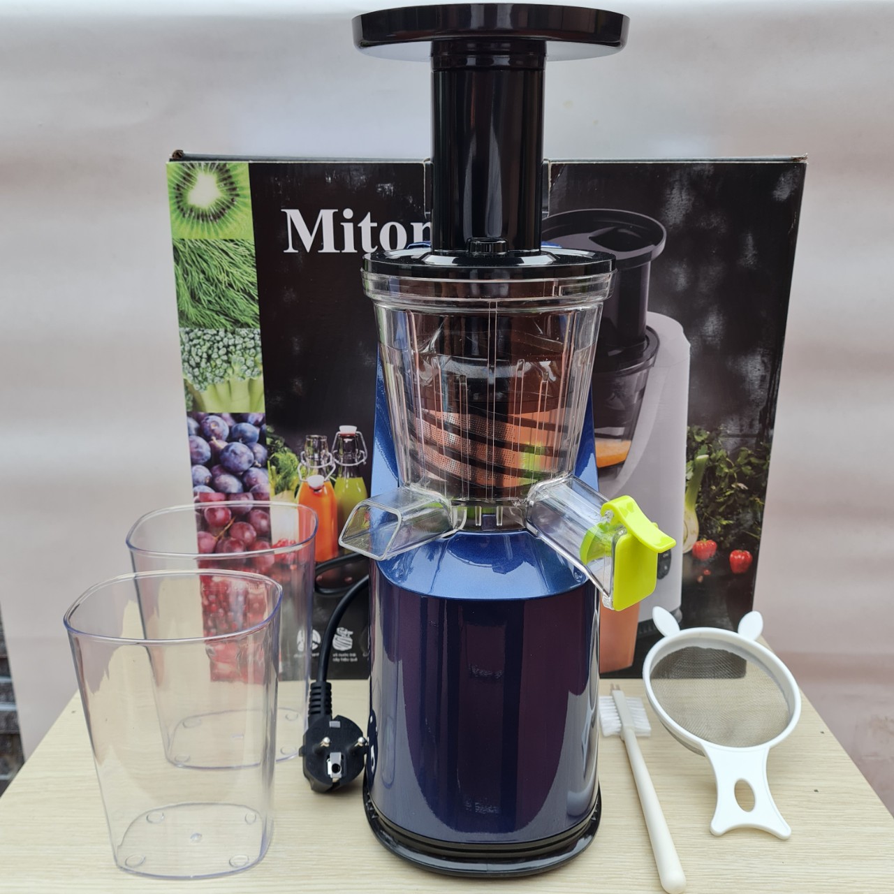 Máy ép trái cây,hoa quả Mitomo- Giữ Nguyên Dinh Dưỡng, Động Cơ Êm, Dễ Vệ Sinh hãng chính hãng