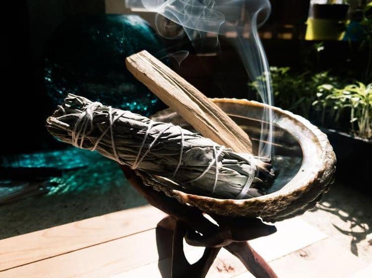 Combo 1 thanh palo santo và 1 bó xô bạch đàn thanh tẩy nhà cửa