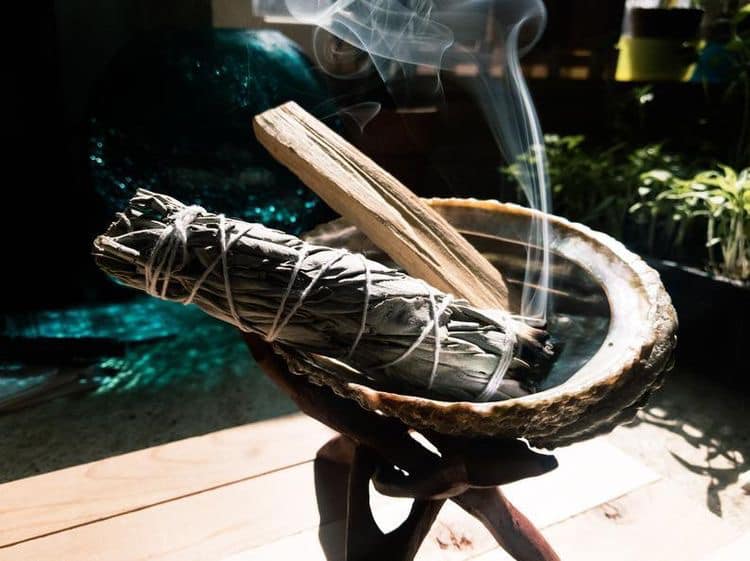 Sét xô trắng huyết rồng dragon blood và palo santo thanh tẩy nhà cửa (Combo03 Thanh tẩy mạnh)