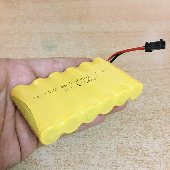 Pin sạc 7.2V dung lượng 700mAh chân cắm SM càng cua đen