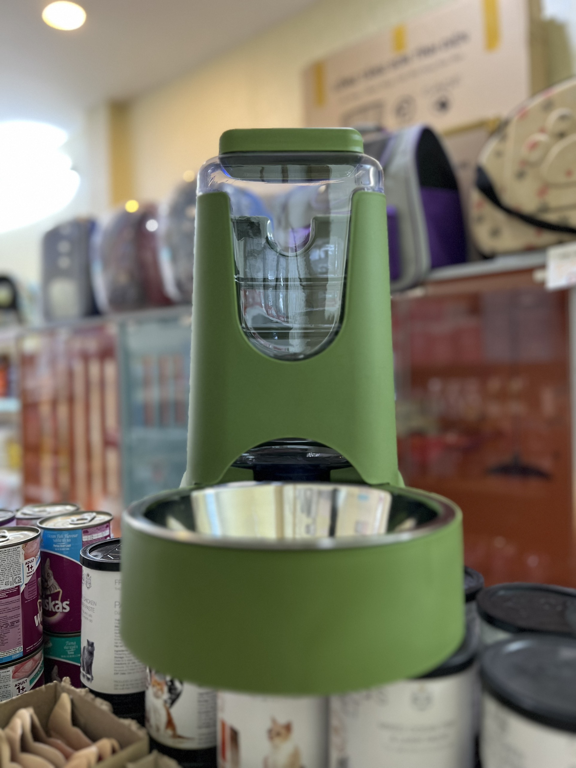 Khay Thức Ăn Tự Động Cho Chó Mèo 3.8L - Màu ngẫu nhiên