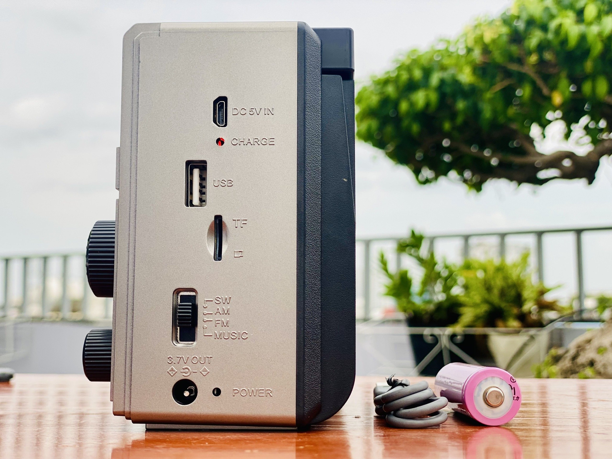 Đài radio 310BT Chất Lượng Tốt Am/Fm/Sw Đa Chức Năng Radio Với USB/Khe Cắm SD -kết nôi Bluetooth -tích hợp pin sạc-Hàng Chính Hãng