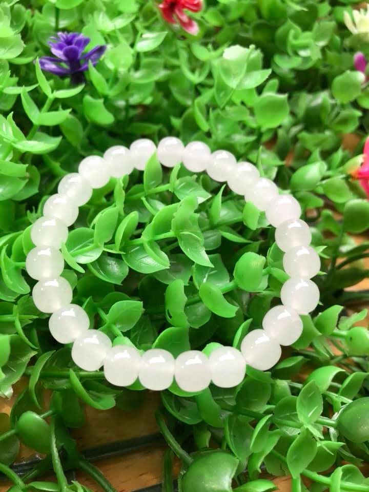 Vòng Tay Phong Thủy May Mắn Đá Ngọc Hoà Điền TRẮNG Tự Nhiên Size 8mm Màu Trắng Ngọc bóng đẹp Nữ mệnh Kim mệnh Thủy ạ