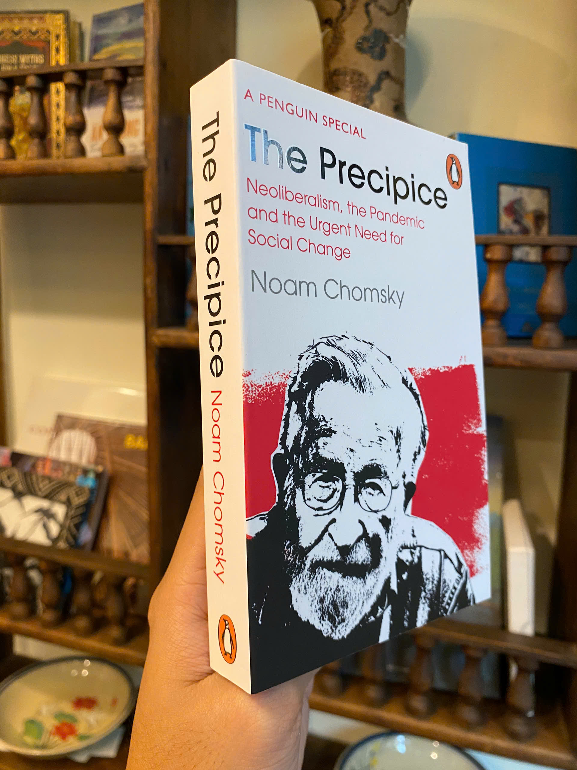 Sách - The Precipice: Neoliberalism, the Pandemic, &amp; Urgent Need for Radical Change by Noam Chomsky