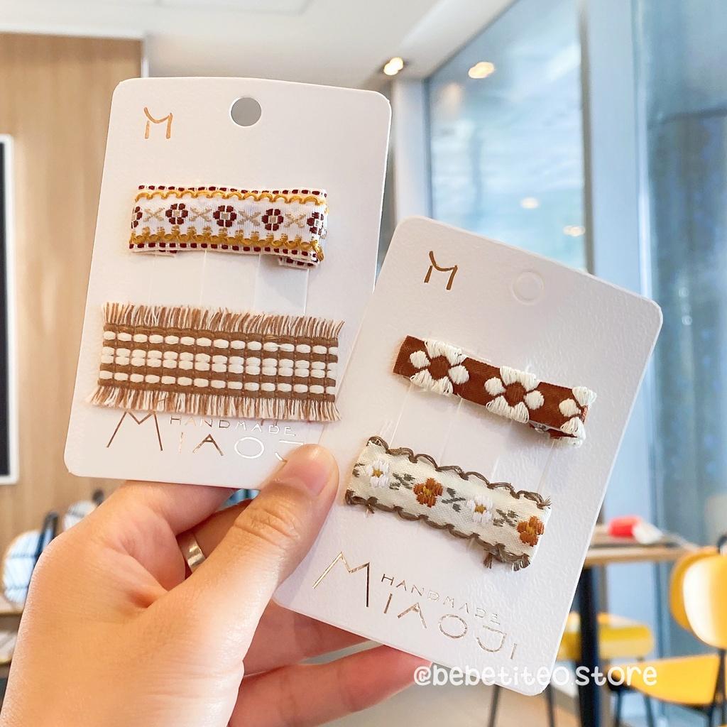Set 2 Kẹp Tóc Len Thêu Thổ Cẩm Vintage Xinh Xắn Bé Gái Bebé Tí Tẹo