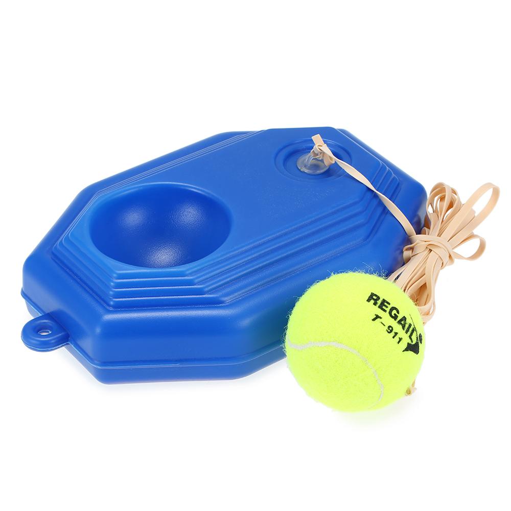 Bộ dụng cụ tập luyện tennis bao gồm một bảng đế và một quả bóng tennis có dây đàn hồi
