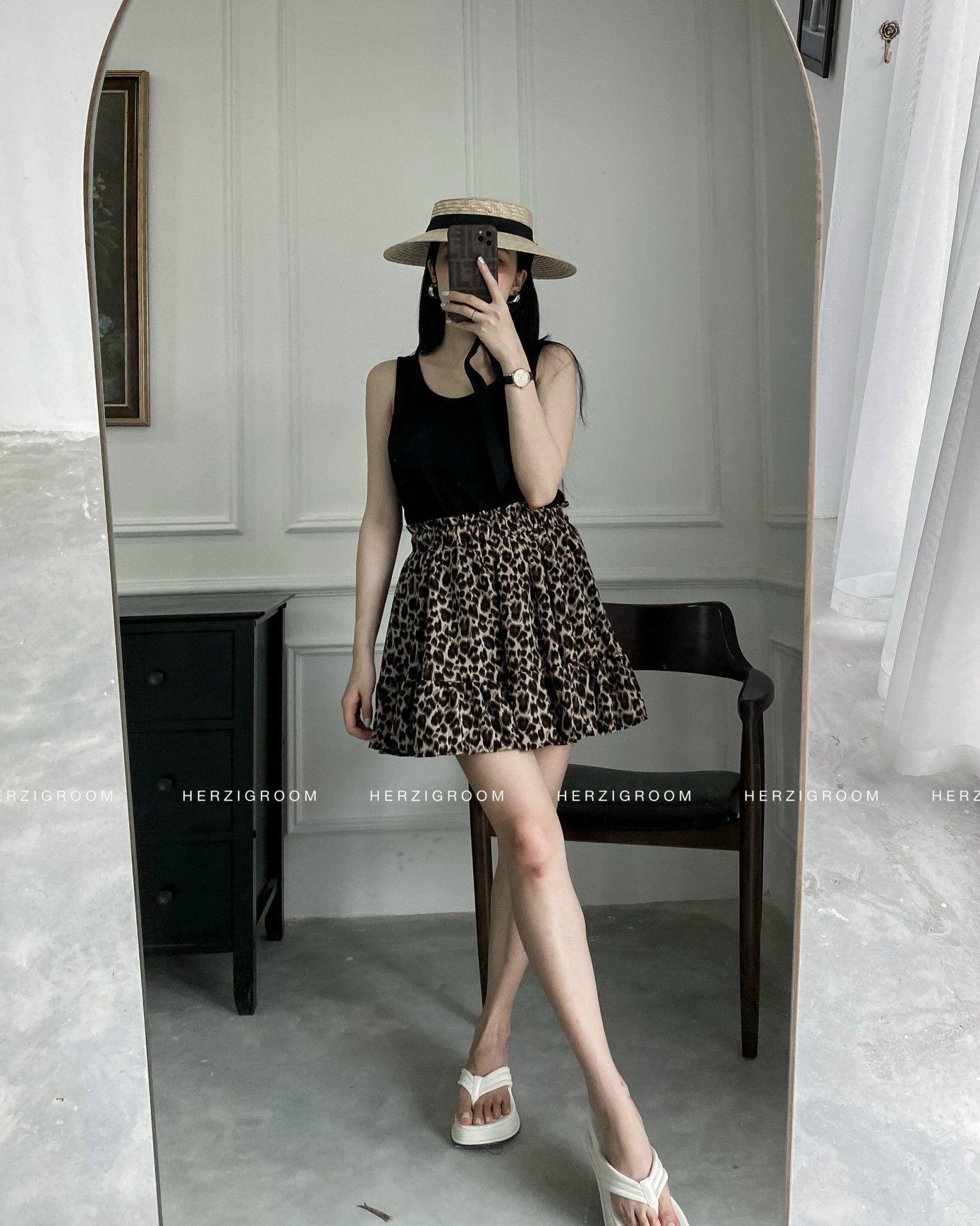 Nếu bạn nghĩ đồ da báo đã lỗi mốt thì nhầm to vì chân váy da báo đang gây  sốt khắp nơi hot từ hè xuyên thu đây này