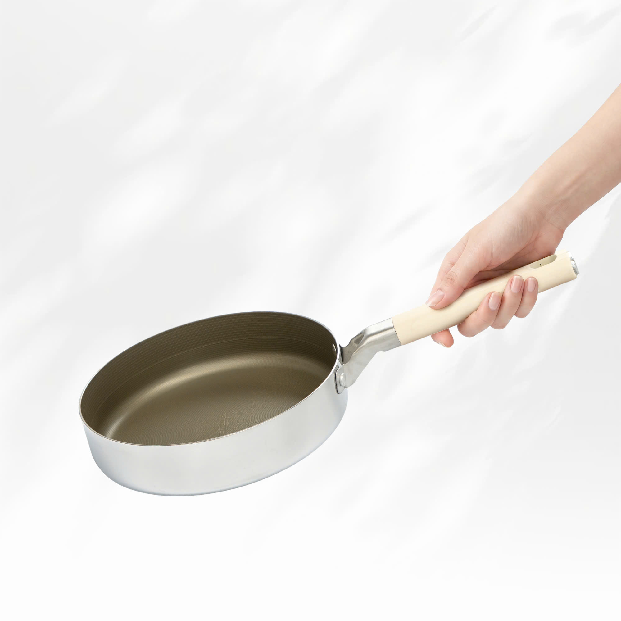 Chảo Titanium Aura Haatz HTA726 Size 26cm, inox 316, Chống Dính Tự Thân, Bền Bỉ, Dùng Cho Mọi Loại Bếp - Hàng Chính Hãng