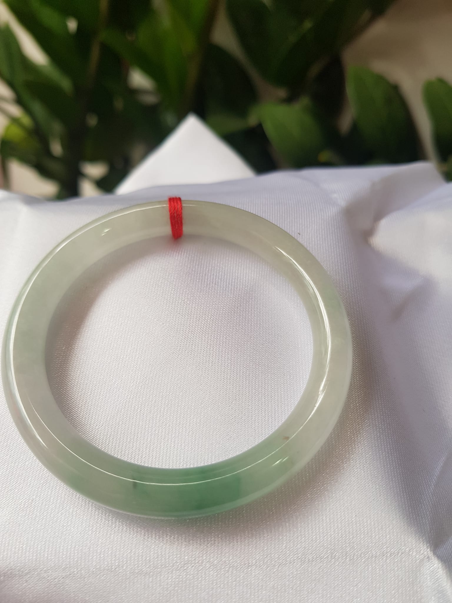 Vòng cẩm thạch Ngọc Đẹp Lý A SỊN 50mm x 7mm Chất liệu đá tự nhiên màu xanh ngọc bóng điểm xanh lý vân đậm tự nhiên bóng đẹp Nữ 50kg - 56kg ạ