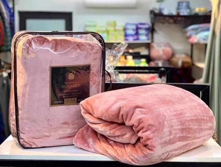 Chăn mền ngủ mùa thu đông Blanket loại dày đẹp, không xù lông, không rụng lông khi giặt, kích thước to 2,3x2m nhiều màu cho các thành viên trong gia đình - HÀNG LOẠI 1