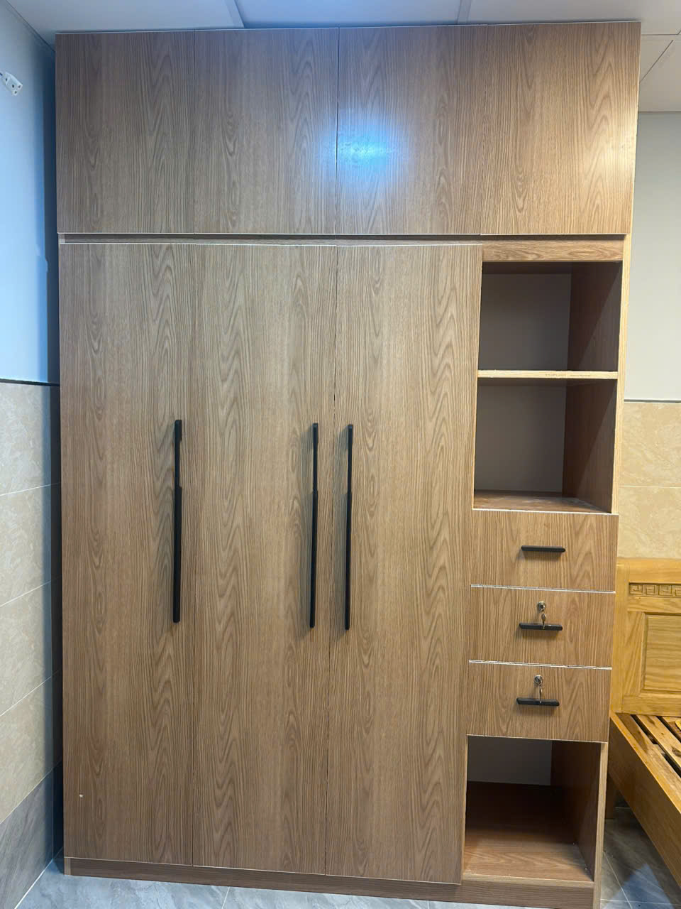 Tủ áo Ecoplast cánh mở kèm kệ Juno Sofa KT 1m6 x 2m6