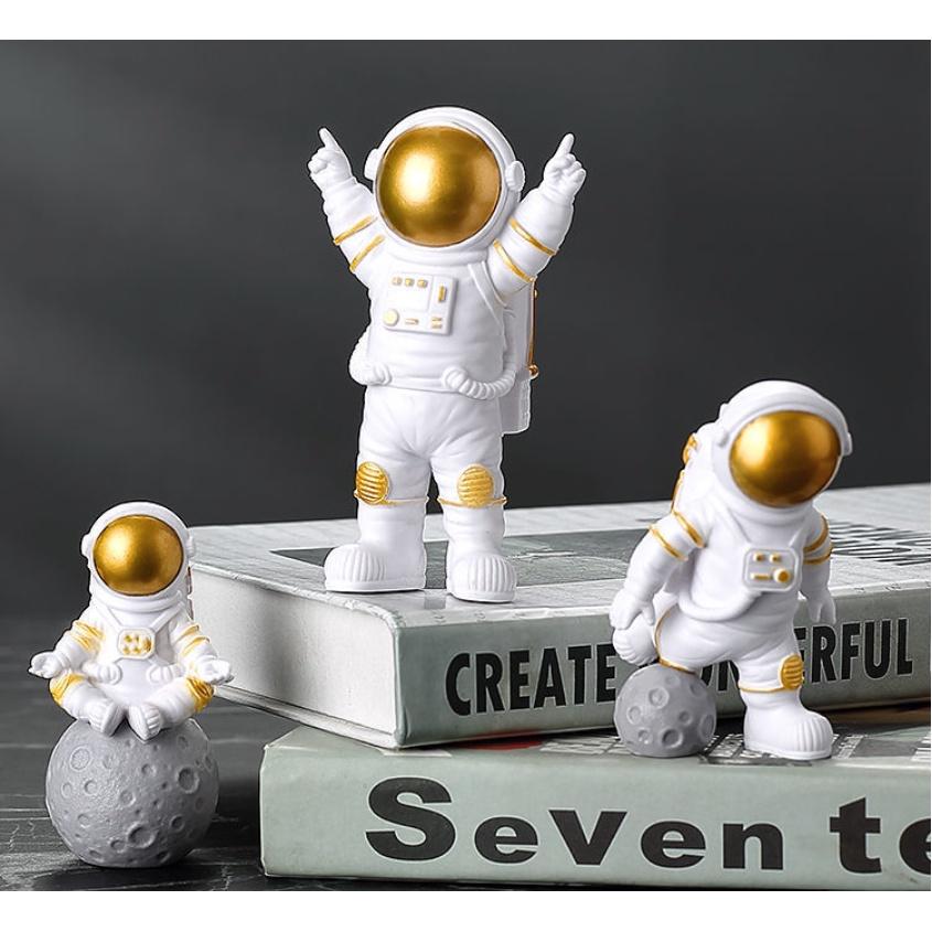 Bộ 3 mô hình nhà du hành vũ trụ trang trí ô tô nhà cửa và decor bánh kem sinh nhật