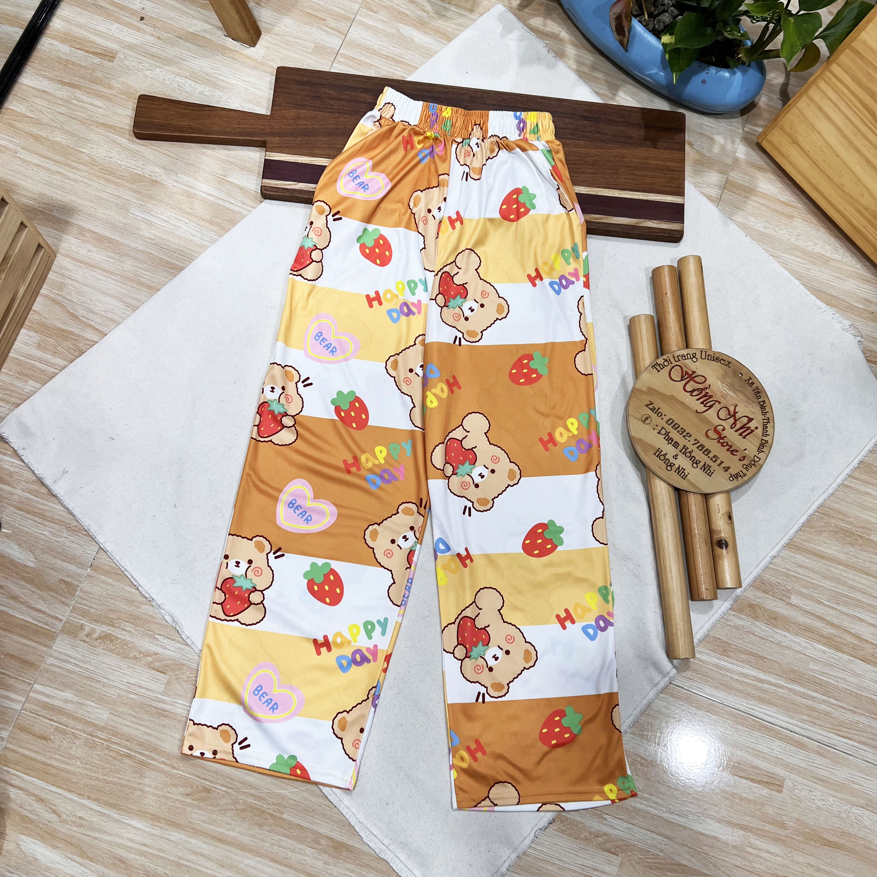 Quần Hoạt Hình Dài Gấu Ăn Dâu Ống Rộng Cartoon Pant V2 Oversize Ulzzang Unisex - MM