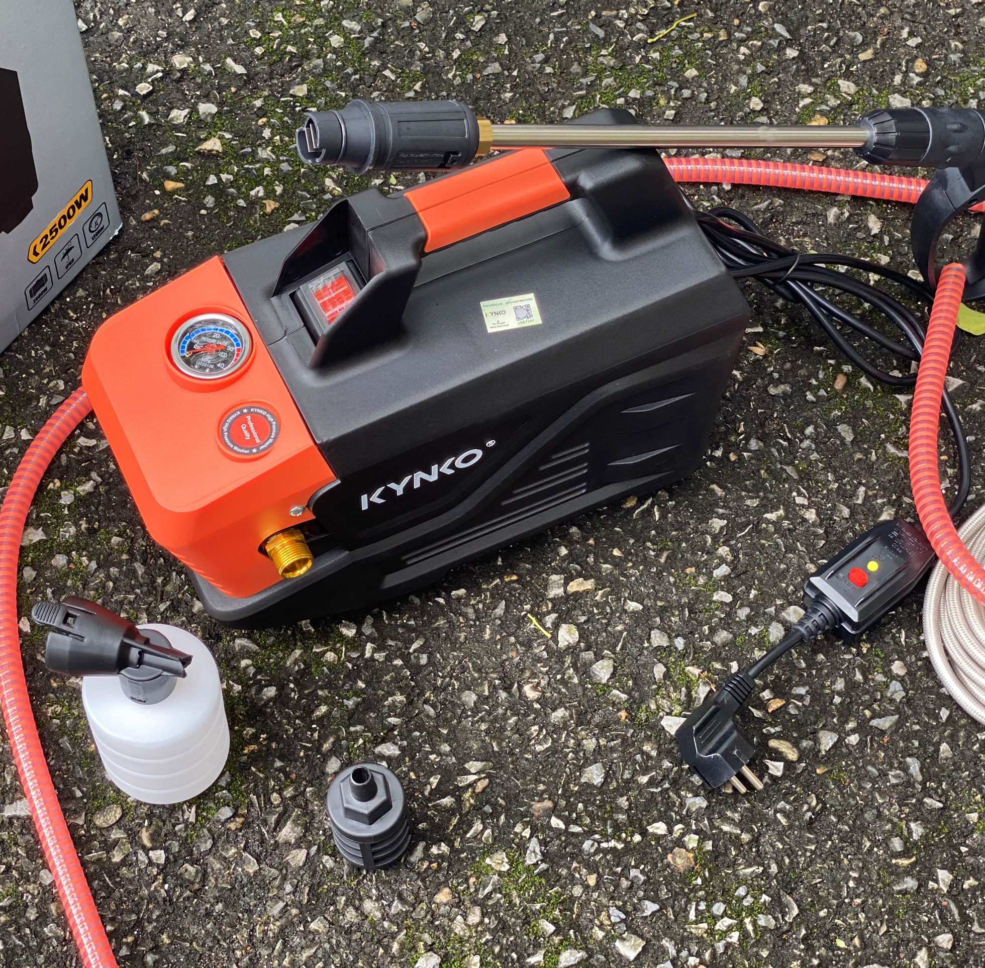 Máy rửa xe áp lực cao nhập khẩu chính hãng Kynko KW03 siêu bền