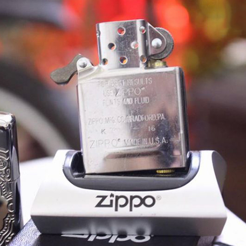 Bật Lửa Zippo 167 Tugra Armor High Polish Chrome