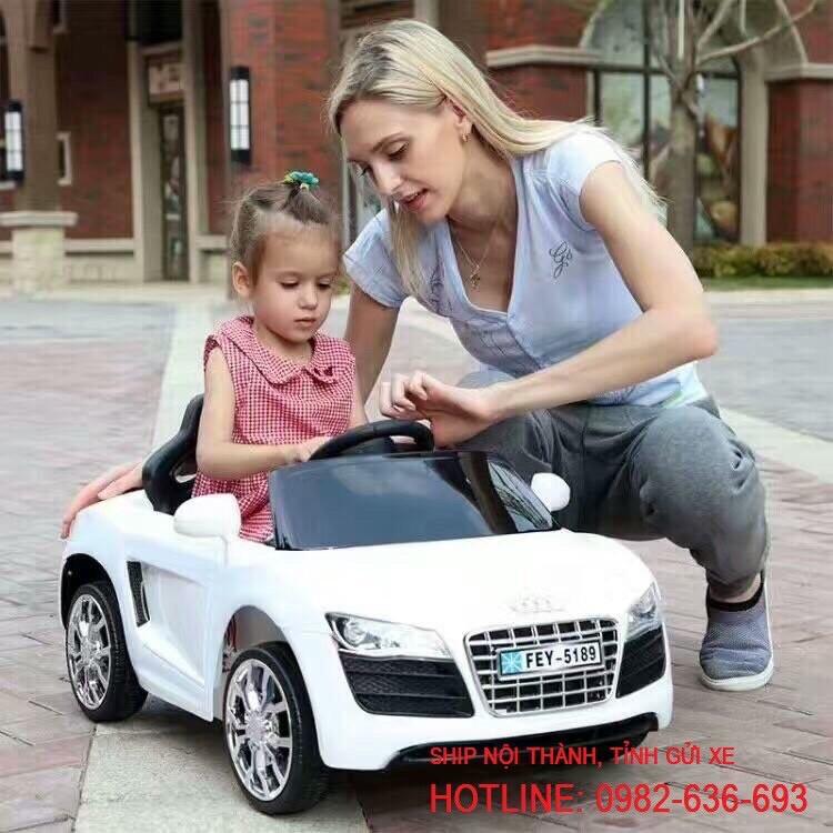 Ô tô xe điện đồ chơi cho bé AUDI FEY 5189 tự lái và điều khiển xa (Đỏ-Trắng-Hồng)