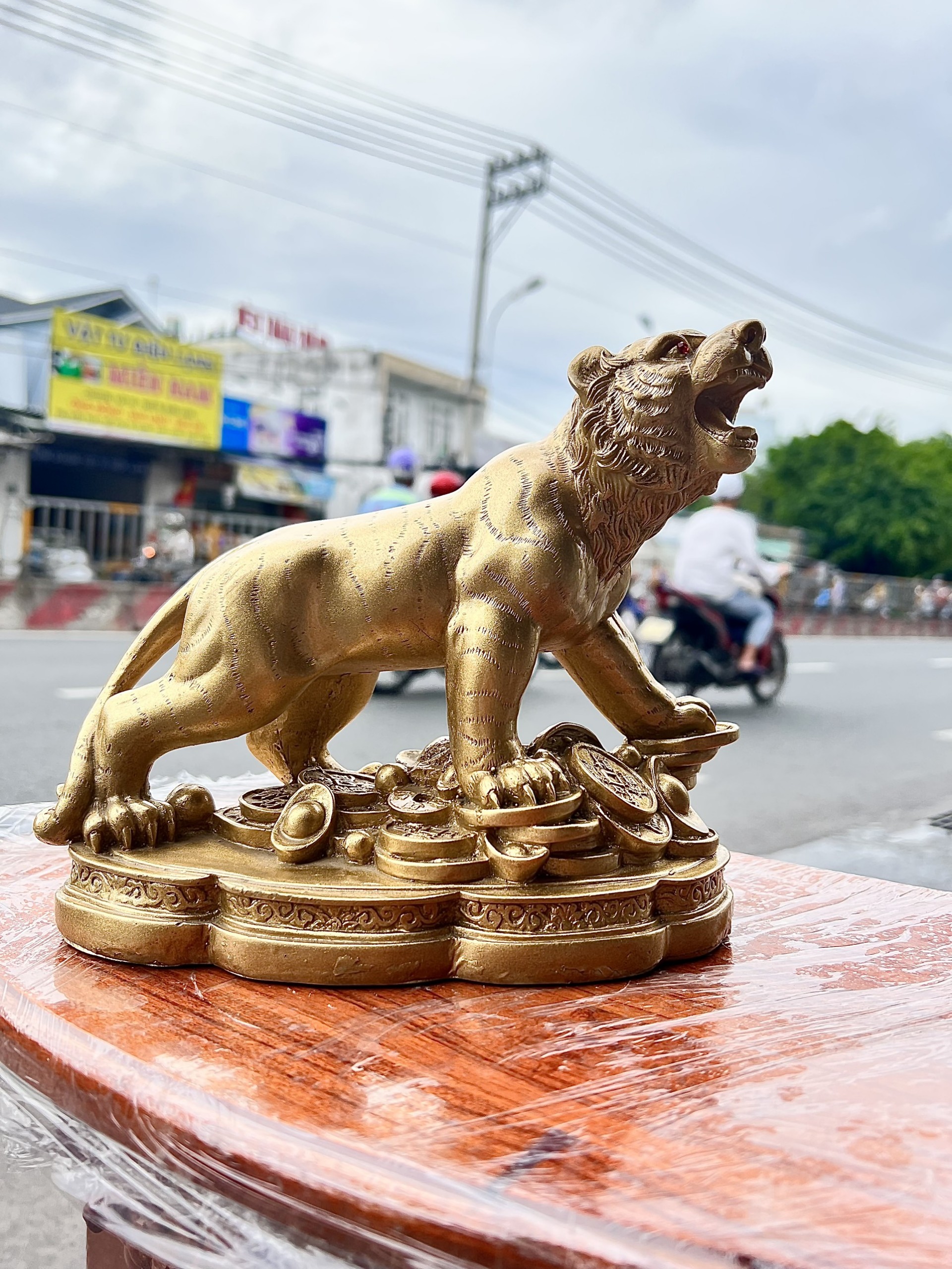 Tượng Hổ Phong Thủy bằng bột đá cao 17cm