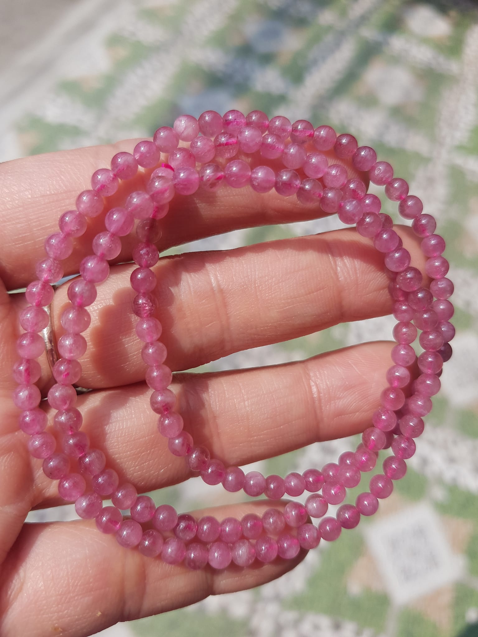 Vòng Tay Phong Thủy Đá Tourmaline hồng hồng xinh đẹp nhẹ nhàng quyến rũ Size vòng 4mm đeo kiểu quấn tay 3 vòng rất xinh xắn Chuẩn hợp nữ mệnh Hỏa và mệnh Thổ ạ