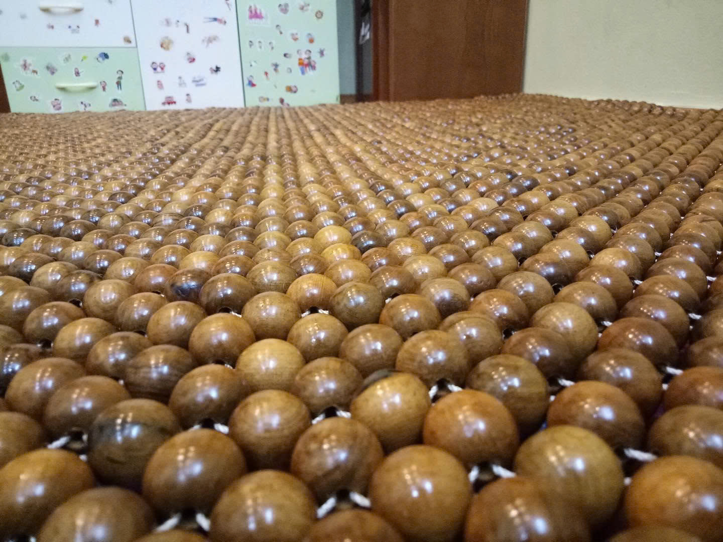 Chiếu Hạt Gỗ Bách Xanh Cao Cấp - Kích Thước 1,2mx1,9m hạt 1.6cm , Sử Dụng Quanh Năm Giảm Đau Nhức Mệt Mỏi  Dây Dù Nga Cao Cấp