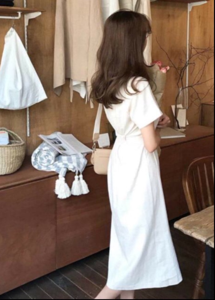 Đầm trắng nút xéo