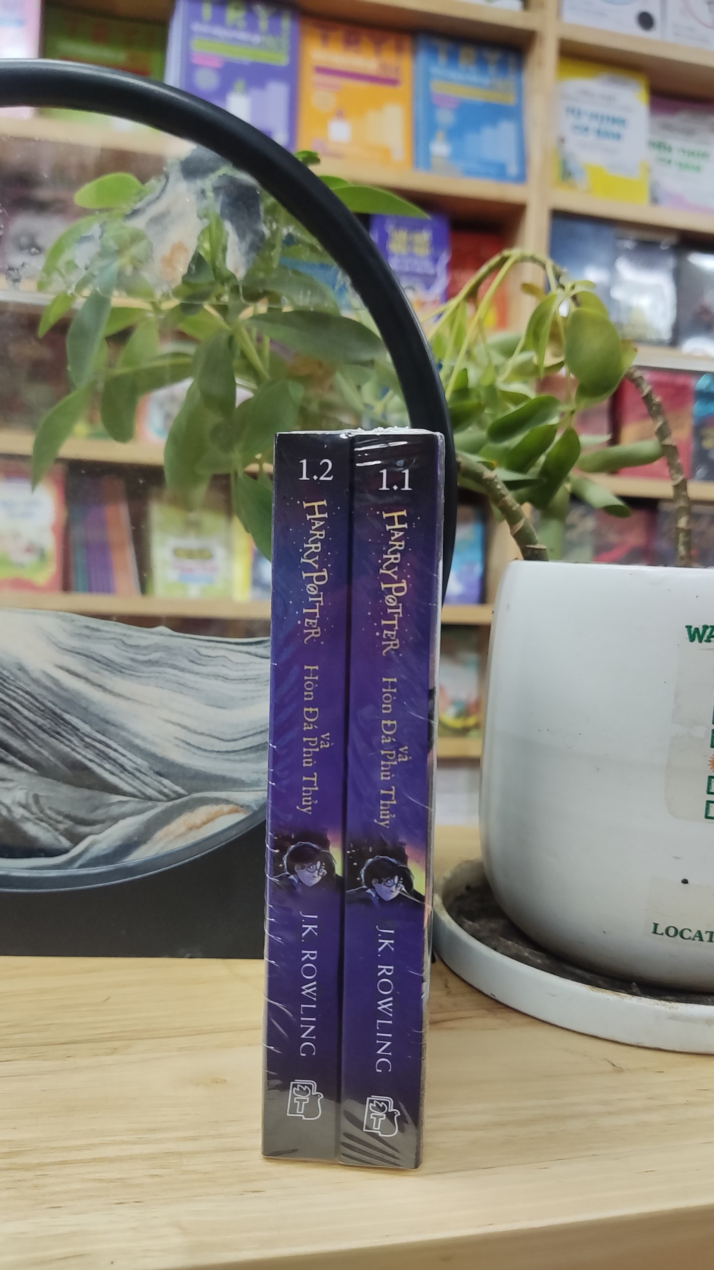Sách NXB Trẻ - Harry Potter và Hòn Đá Phù Thủy - Tập 1 (set 2 cuốn) - khổ nhỏ (NXBT)