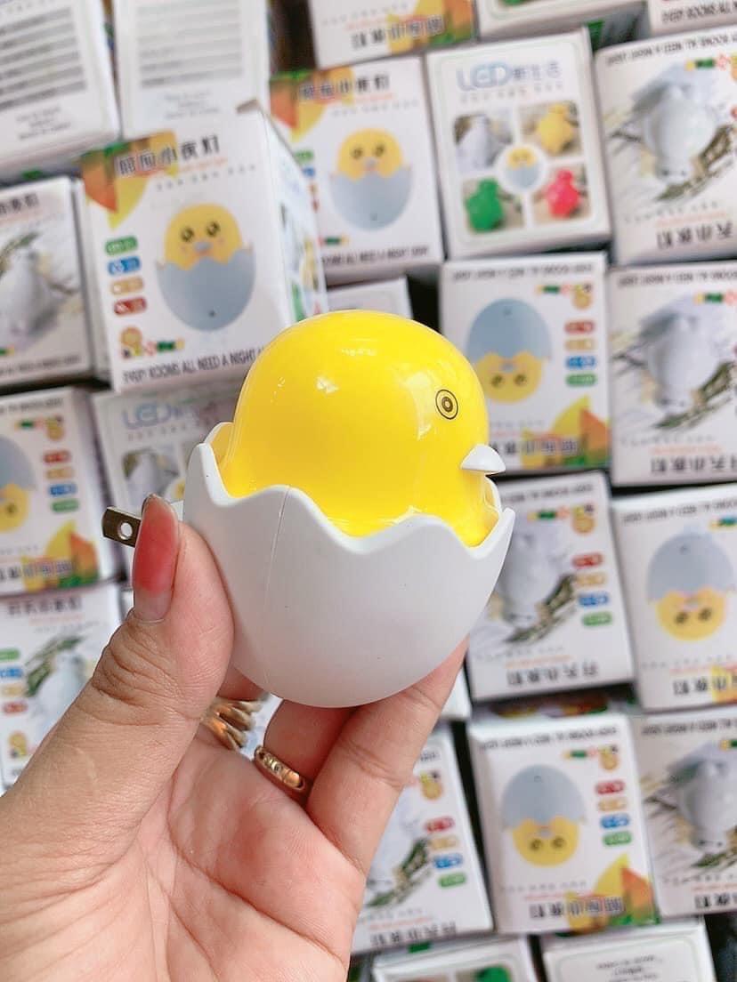 Đèn ngủ. Chiếc đèn ngủ cảm ứng "Chú gà con trong vỏ trứng". Ra ngoài sáng tự tắt, vào tối Là tự sáng