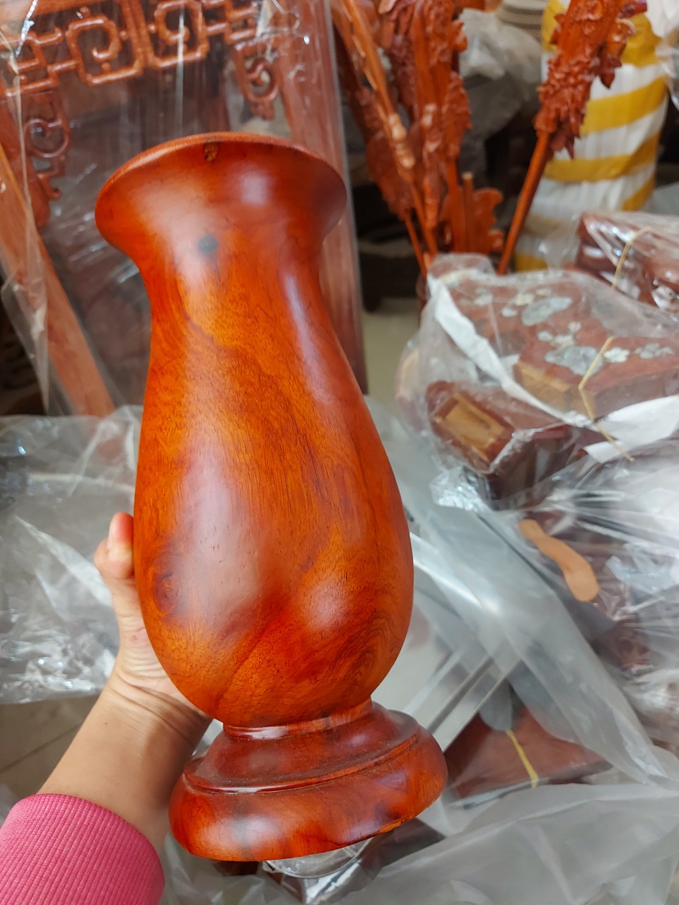 Bình cắm hoa-lọ hoa gỗ hương đạt bàn thờ cỡ đại cao 28 cm đk 12 cm