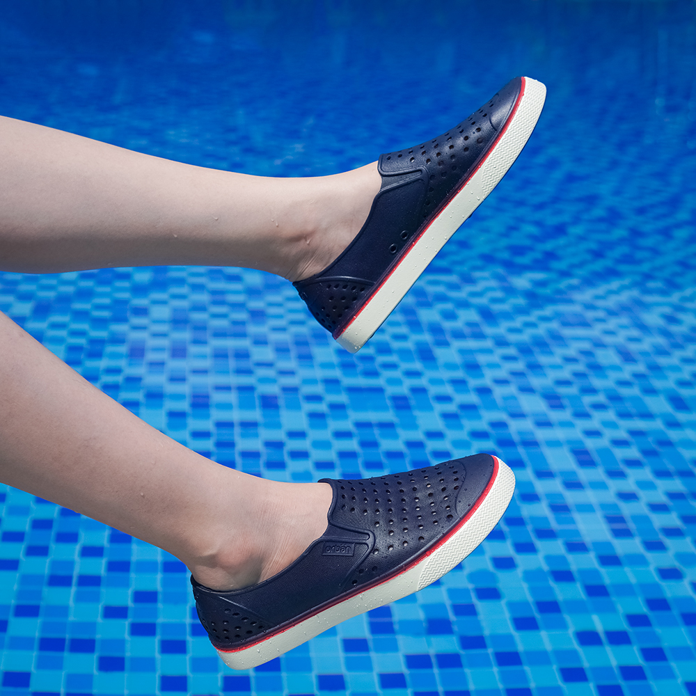 Giày Lười Nhựa Nam Nữ Dáng Slip On Đi Mưa Đi Biển Dạo Phố Thời Trang Siêu Nhẹ, Mềm, Êm Chân, Không Thấm Nước