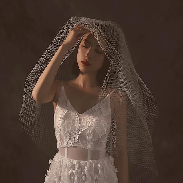 Voan lưới cài tóc cô dâu