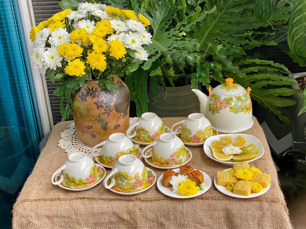 BỘ ẤM CHÉN VẼ TAY MEN LAM TRUYỀN THỐNG.