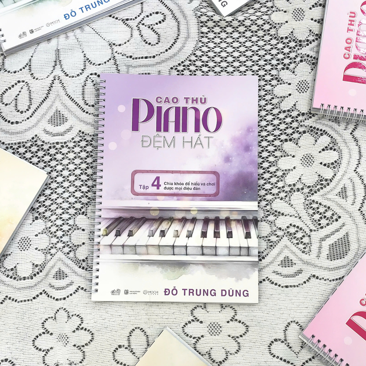 Sách - CAO THỦ PIANO ĐỆM HÁT - Tập 2: Hiểu và ứng dụng được màu hợp âm, âm hình đệm và câu nối trong nhạc Ballad