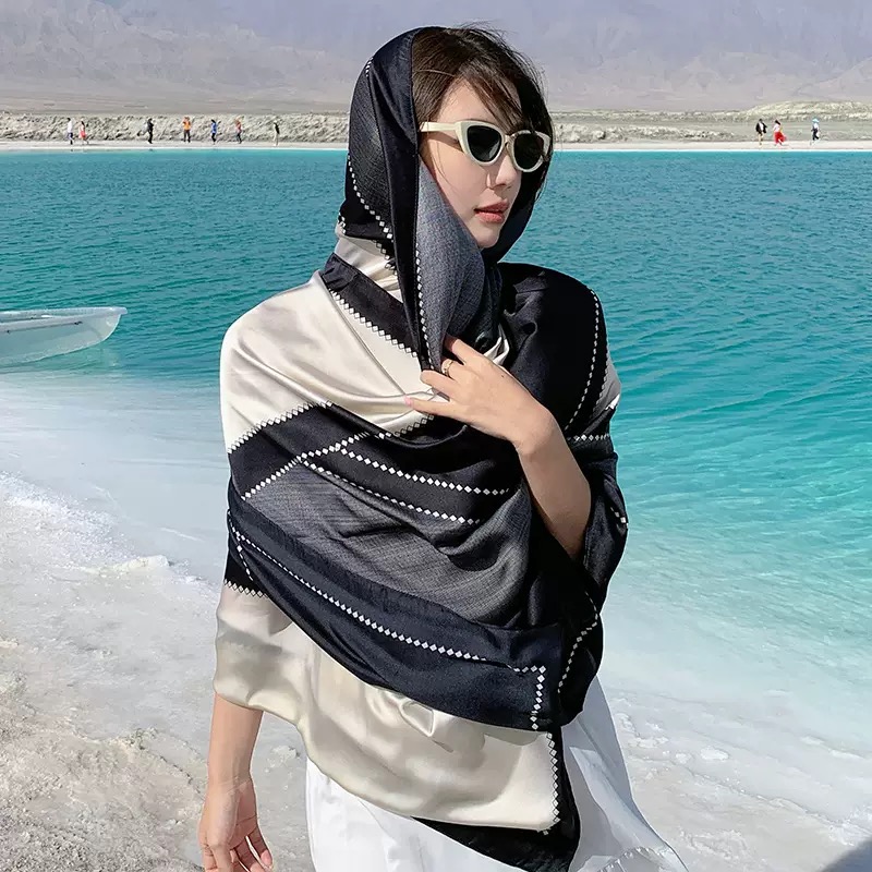 KHĂN CHOÀNG LỤA DÁNG DÀI CỰC SANG PHONG CÁCH TÂY ÂU SANG XỊN MỊN MÃ 09