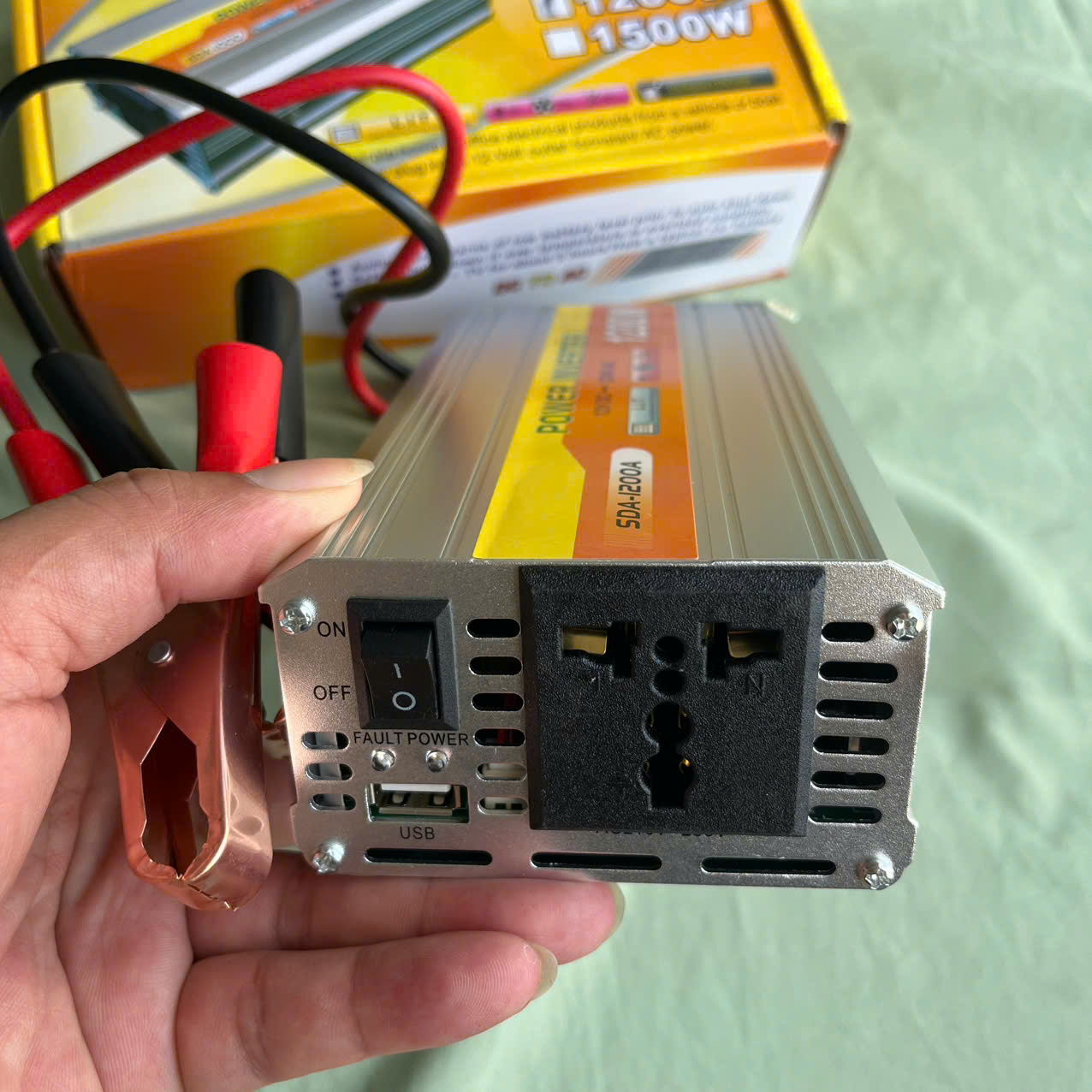 Kích Điện 12V Sang 220V Công Suất 1200W Loại Tốt Siêu Bền– Giải Pháp Dự Phòng Khi Mất Điện đèn led