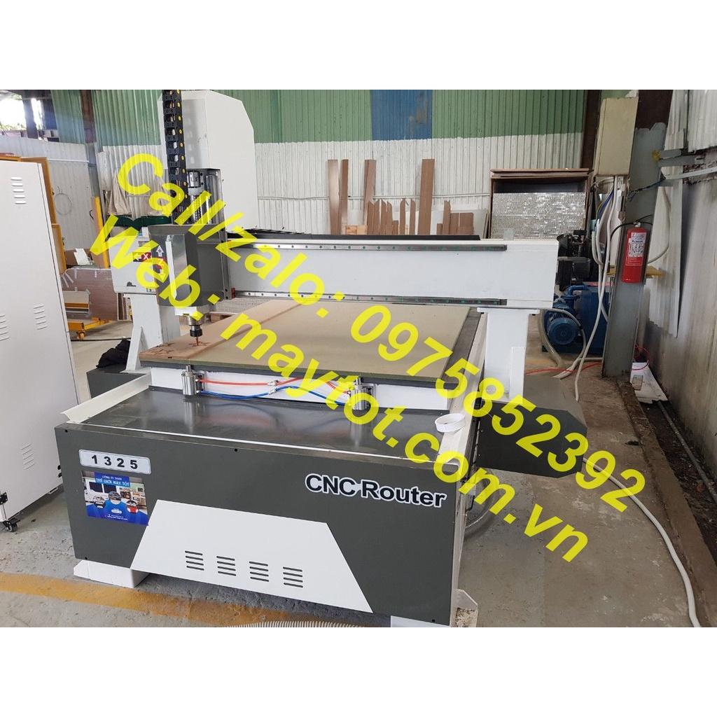 Máy cắt CNC 1 đầu model 1325 hút chân không, chốt định vị, sài hệ thống Shanglong (giá tham khảo liên hệ)