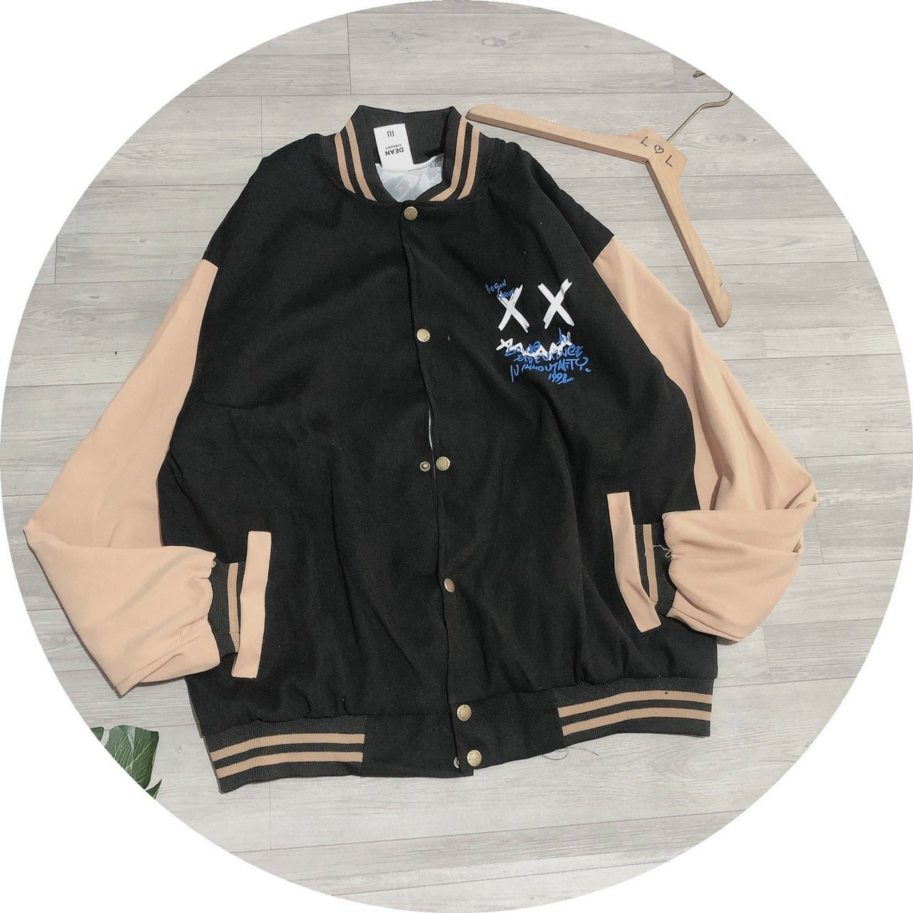 Áo khoác bomber nhung tăm cúc bấm thêu form rộng ulzzang, Áo khoác nhung kiểu bomber thêu hình icon mặt cười, Áo jacket varsity unisex nam nữ mẫu mới hot trend, áo khoác nam, áo khoác bóng chày, áo khoác nữ, áo khoác cặp đôi