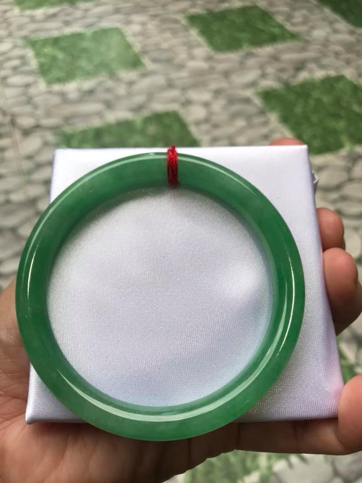 Vòng Cẩm Thạch Xanh Lý Đẹp 59mm x 8mm nữ mạng Mộc mạng Hỏa 57kg - 69kg đeo ạ