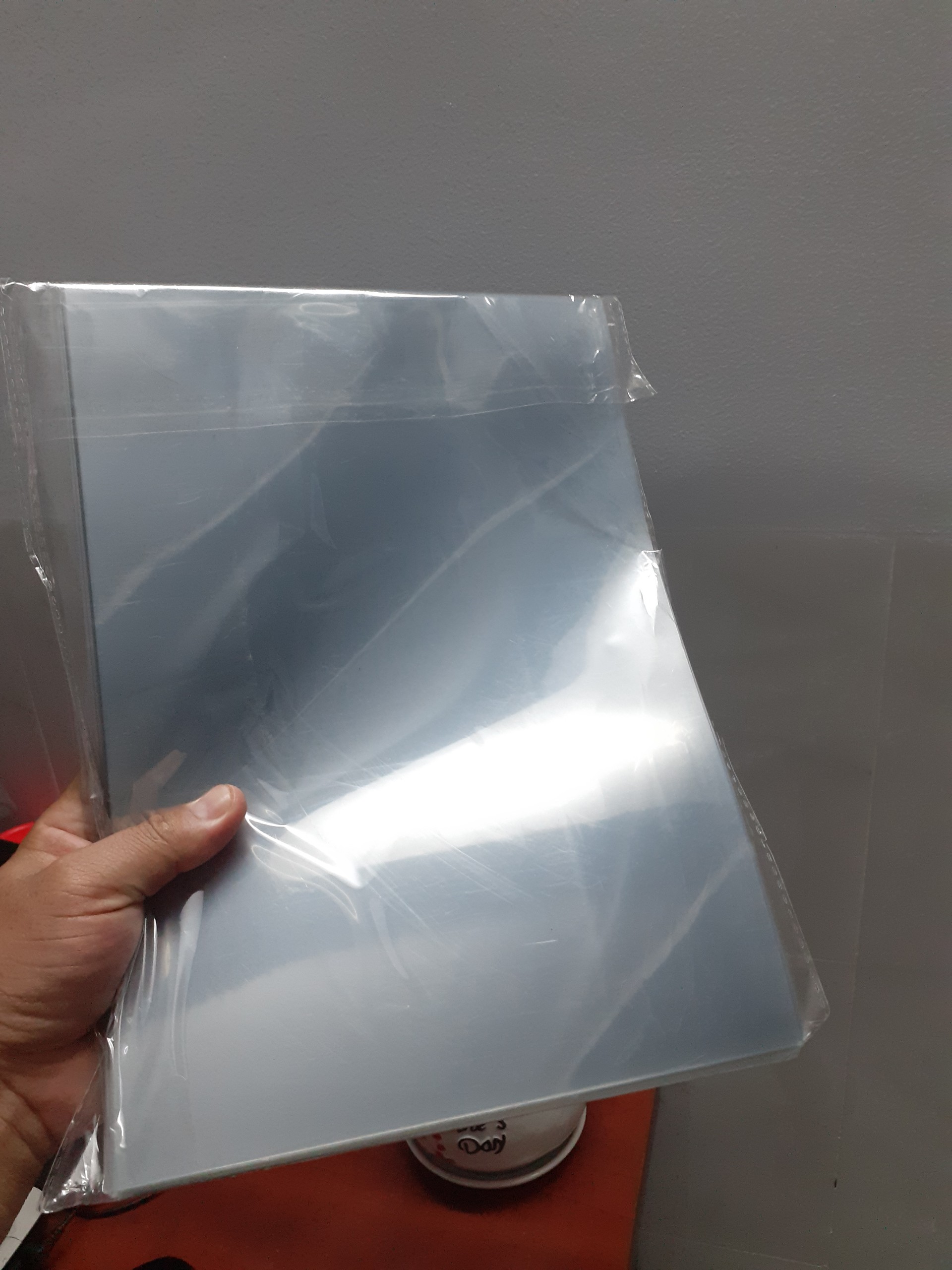 1 xấp bìa kiếng A4 1,5