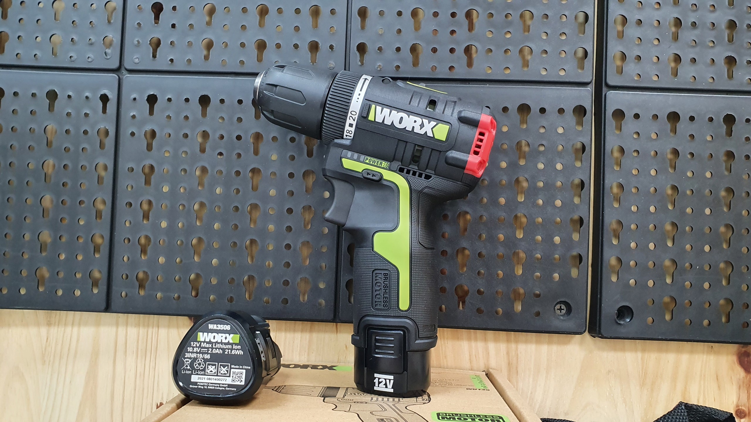 MÁY KHOAN VẶN VÍT DÙNG PIN LI-ION 12V WU130 - WORX GREEN