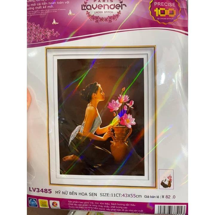 Tranh thêu chữ thập Thiếu Nữ Bên Hoa Sen LV3485