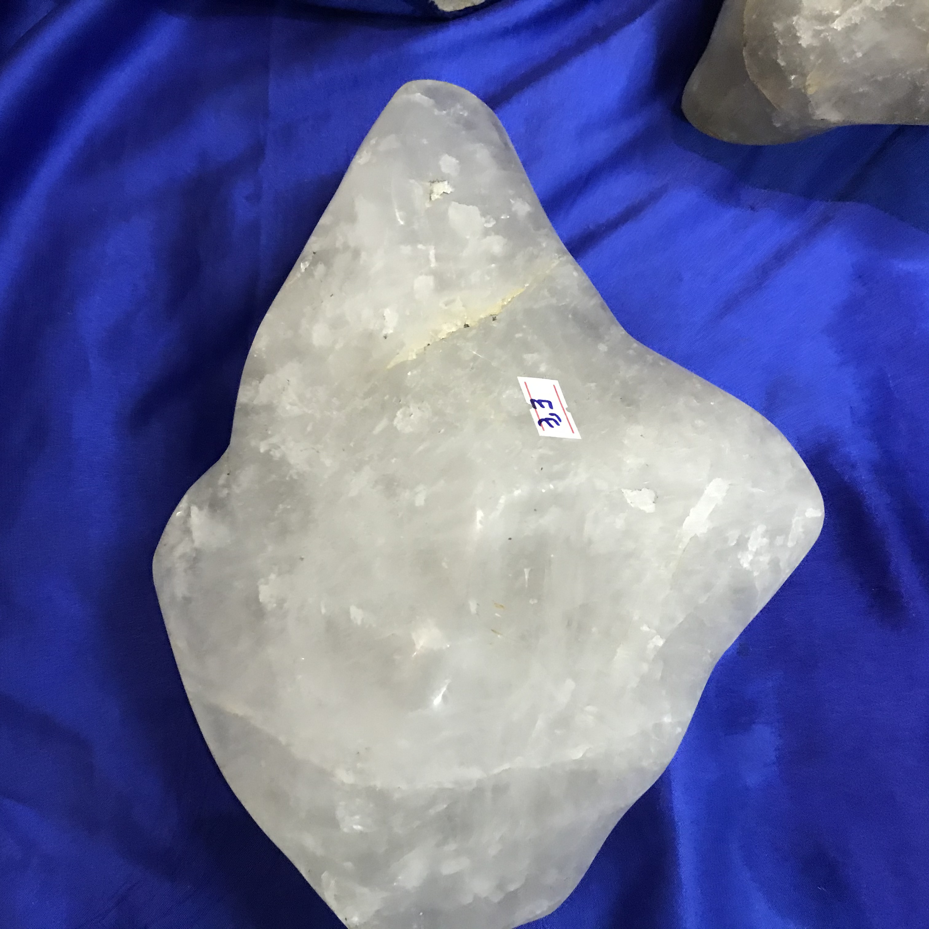 Thạch anh nguyên khối trấn trạch, để bàn chống tia bức xạ nặng 3.3 kg màu trắng trong suốt THACHANH-3.3KG